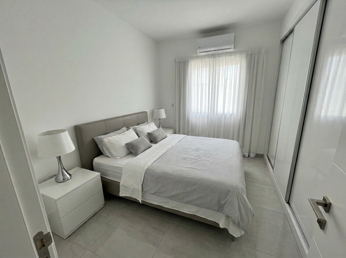 Silema Holiday Flats Penthouse master bedroom